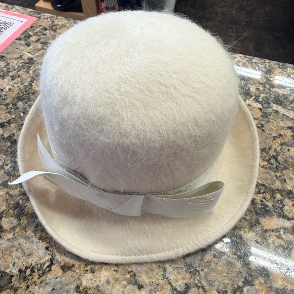 Vintage Mahara Mohair Wool Bowler Hat Ivory Made in Poland Size 7